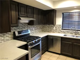 Photo #5: 2384492 Listing 