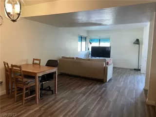 Photo #5: 2384493 Listing