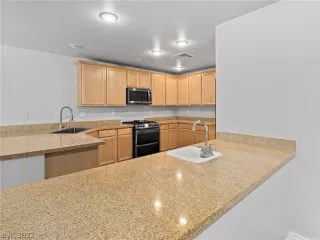 Photo #5: 2384497 Listing