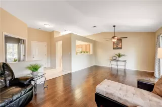 Photo #4: 2384515 Listing 