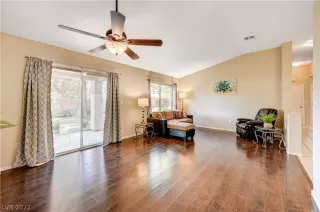 Photo #6: 2384515 Listing 