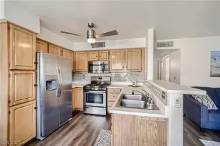 Photo #4: 2384516 Listing