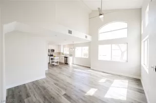 Photo #4: 2384520 Listing 