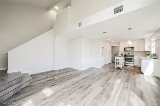 Photo #5: 2384520 Listing 