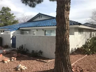 Photo #1: 2384533 Listing