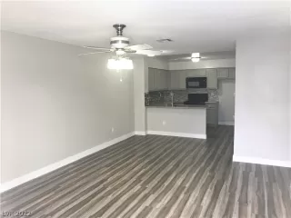 Photo #4: 2384533 Listing