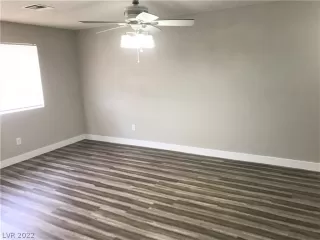 Photo #5: 2384533 Listing