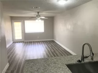 Photo #6: 2384533 Listing