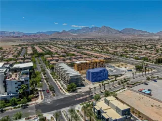 Photo #6: 2384537 Listing