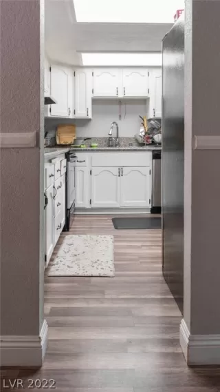 Photo #3: 2384549 Listing