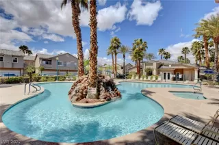 Photo #1: 2384568 Listing 