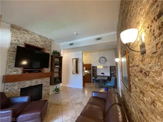 Photo #5: 2384592 Listing