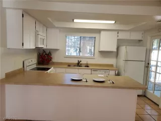 Photo #3: 2384610 Listing 