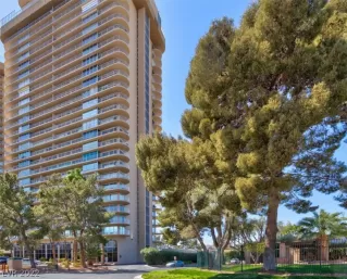 Photo #2: 2384613 Listing