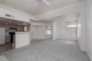 Photo #3: 2384627 Listing