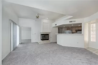 Photo #4: 2384627 Listing