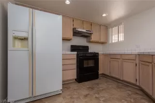 Photo #5: 2384627 Listing