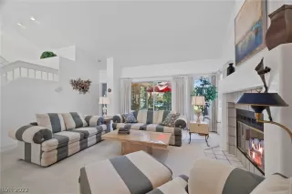 Photo #2: 2384649 Listing 