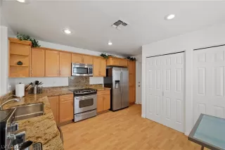 Photo #4: 2384649 Listing 