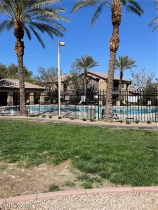 Photo #3: 2384669 Listing