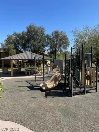 Photo #4: 2384669 Listing