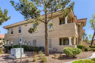 Photo #3: 2384677 Listing