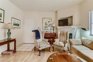 Photo #6: 2384677 Listing