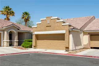 Photo #2: 2384690 Listing