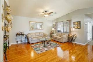 Photo #3: 2384690 Listing