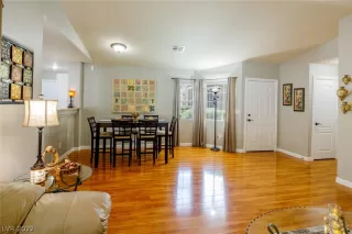 Photo #4: 2384690 Listing