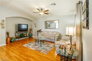 Photo #5: 2384690 Listing