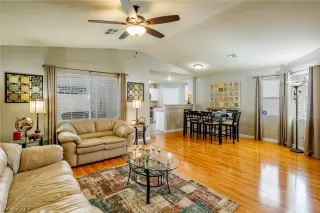 Photo #6: 2384690 Listing