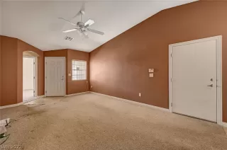 Photo #5: 2384707 Listing 