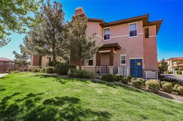 MLS: 2384712 Condo For Sale