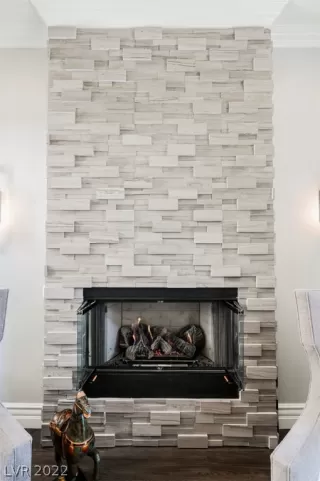 Photo #3: 2384712 Listing