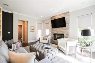 Photo #5: 2384712 Listing