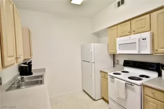 Photo #3: 2384715 Listing