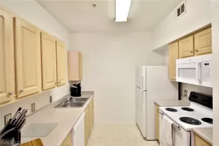 Photo #4: 2384715 Listing