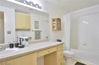 Photo #6: 2384715 Listing