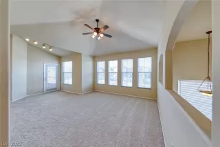 Photo #5: 2384723 Listing