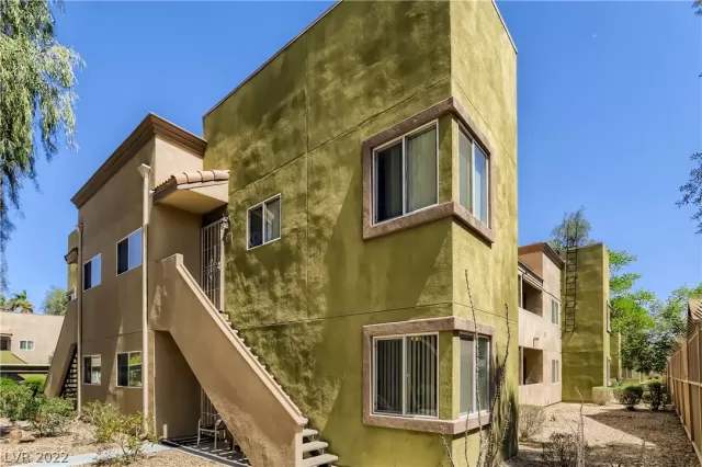 MLS: 2384782 Condo For Sale