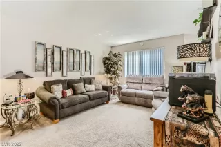 Photo #5: 2384782 Listing 