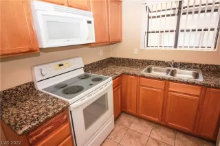 Photo #6: 2384790 Listing