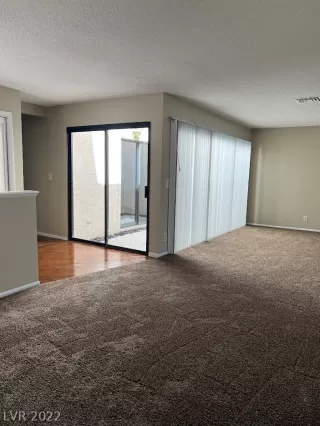 Photo #4: 2384857 Listing