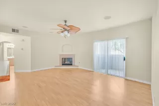 Photo #4: 2384864 Listing 