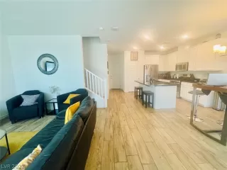 Photo #2: 2384869 Listing 