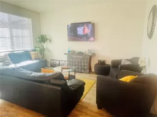 Photo #5: 2384869 Listing 