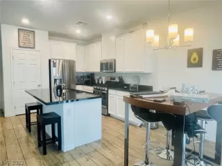 Photo #6: 2384869 Listing 