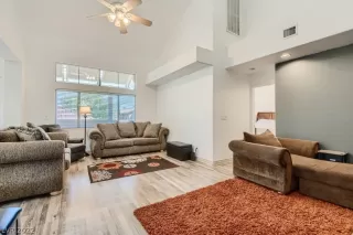 Photo #3: 2384877 Listing 