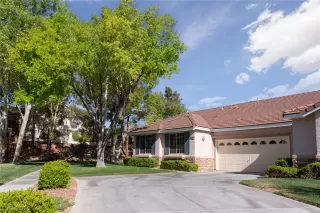 Photo #1: 2384889 Listing 